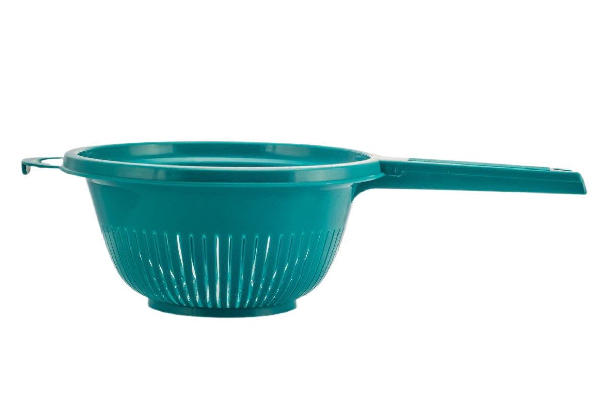 Plastic Colander With Handle - Image 1